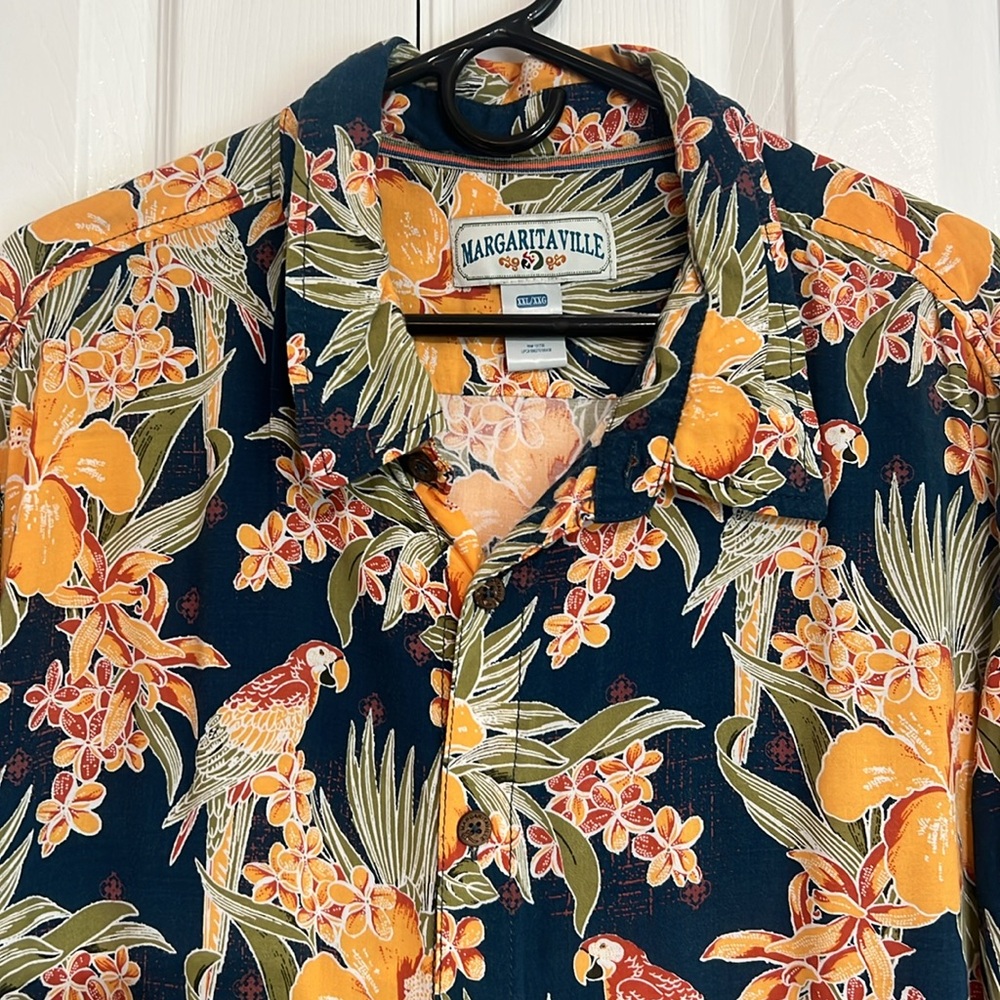 Margaritaville Mens Hawaiian Shirt Rayon Parrots Floral Tropic Jimmy Buffett - Picture 1 of 9